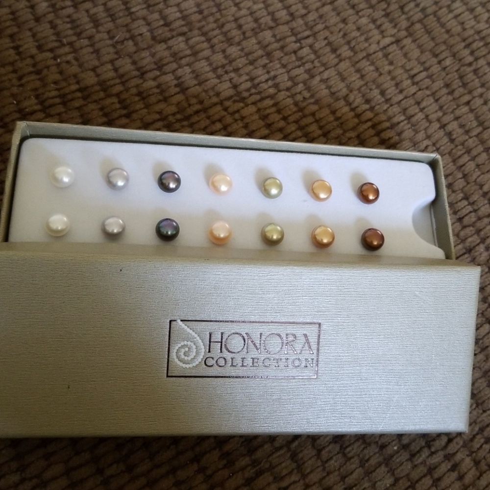 Hanora pearl earrings